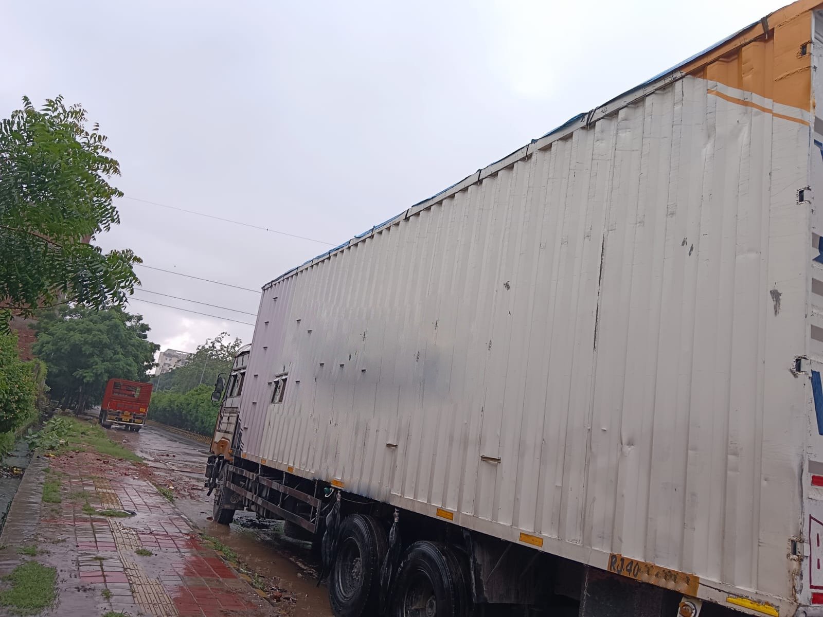 Ashok Leyland 2820 HF 2021 Left side